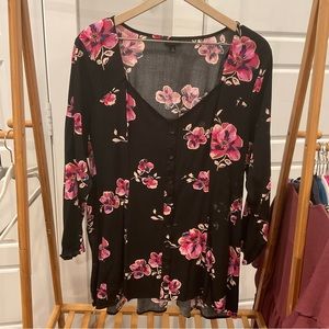 NWOT torrid black and pink floral 3/4 sleeve blouse top. Size 2X